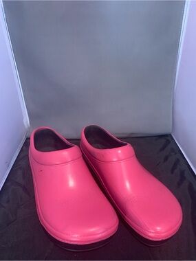 Klogs Pink Slip-On Garden Shoe with Red Logo Accent